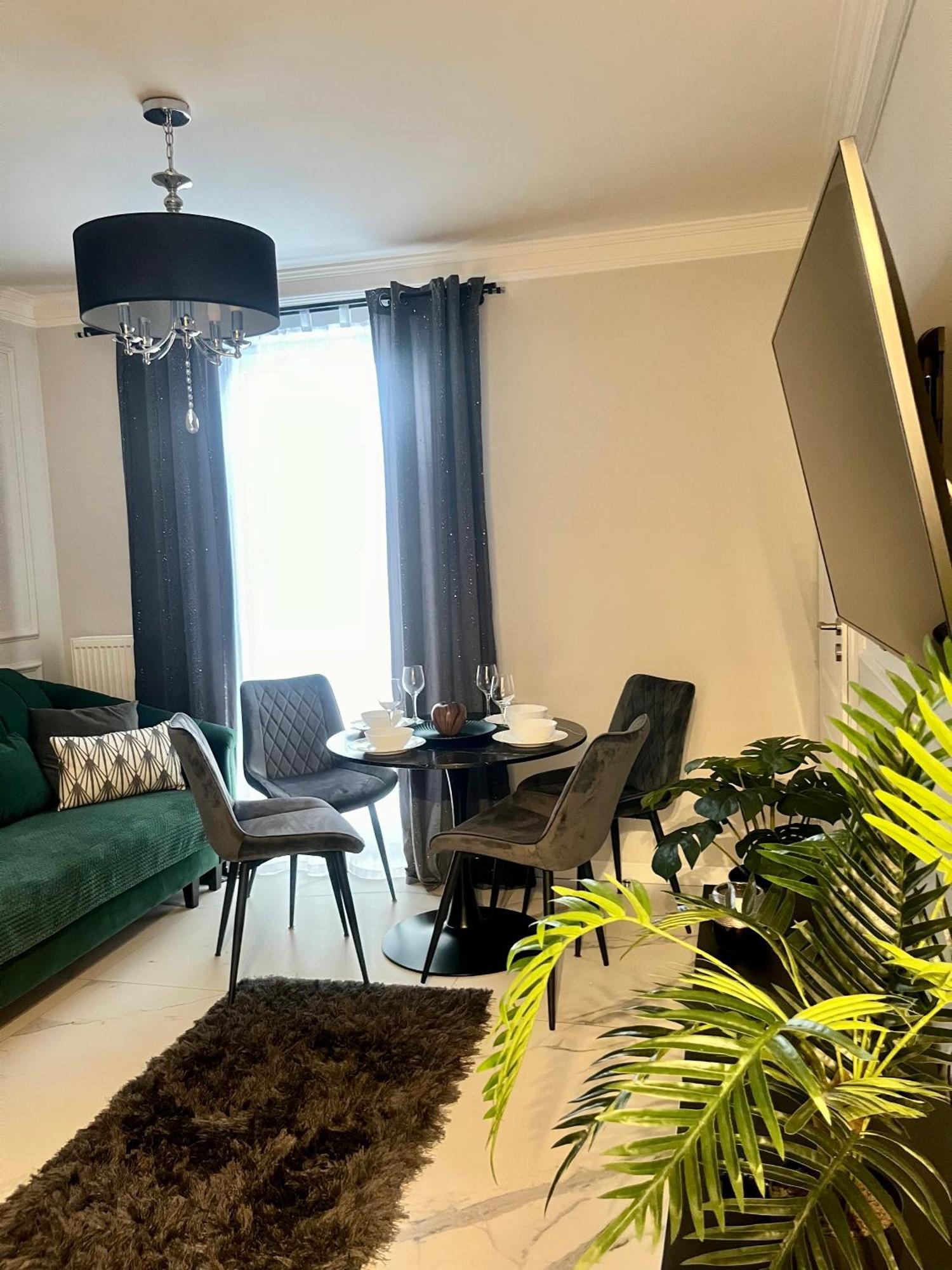 Apartamenty Kielce- Apartament Saphire Przy Zalew Kielecki, Faktura, Parking, Centrum Dış mekan fotoğraf